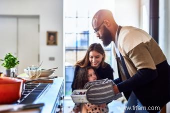 10 récompenses cachées d une famille qui mange ensemble 