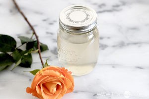 Comment faire votre propre eau de rose pour une peau belle et saine 