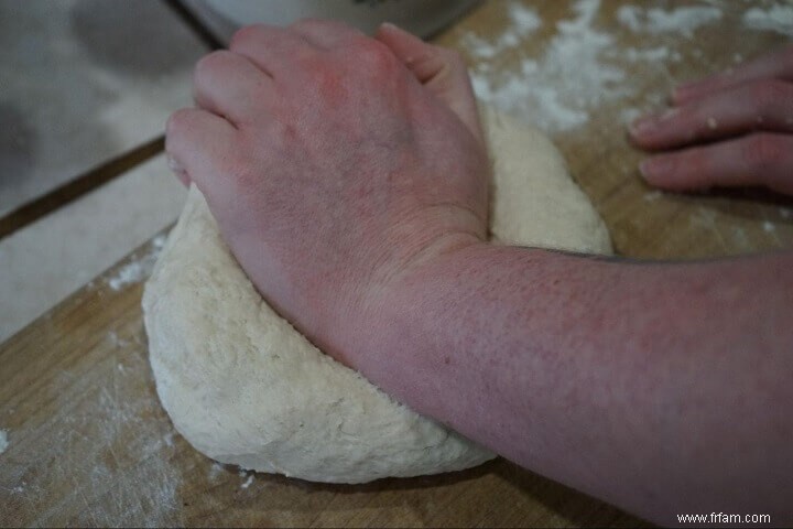 Comment faire du bannock (pain de survie) 