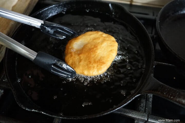 Comment faire du bannock (pain de survie) 