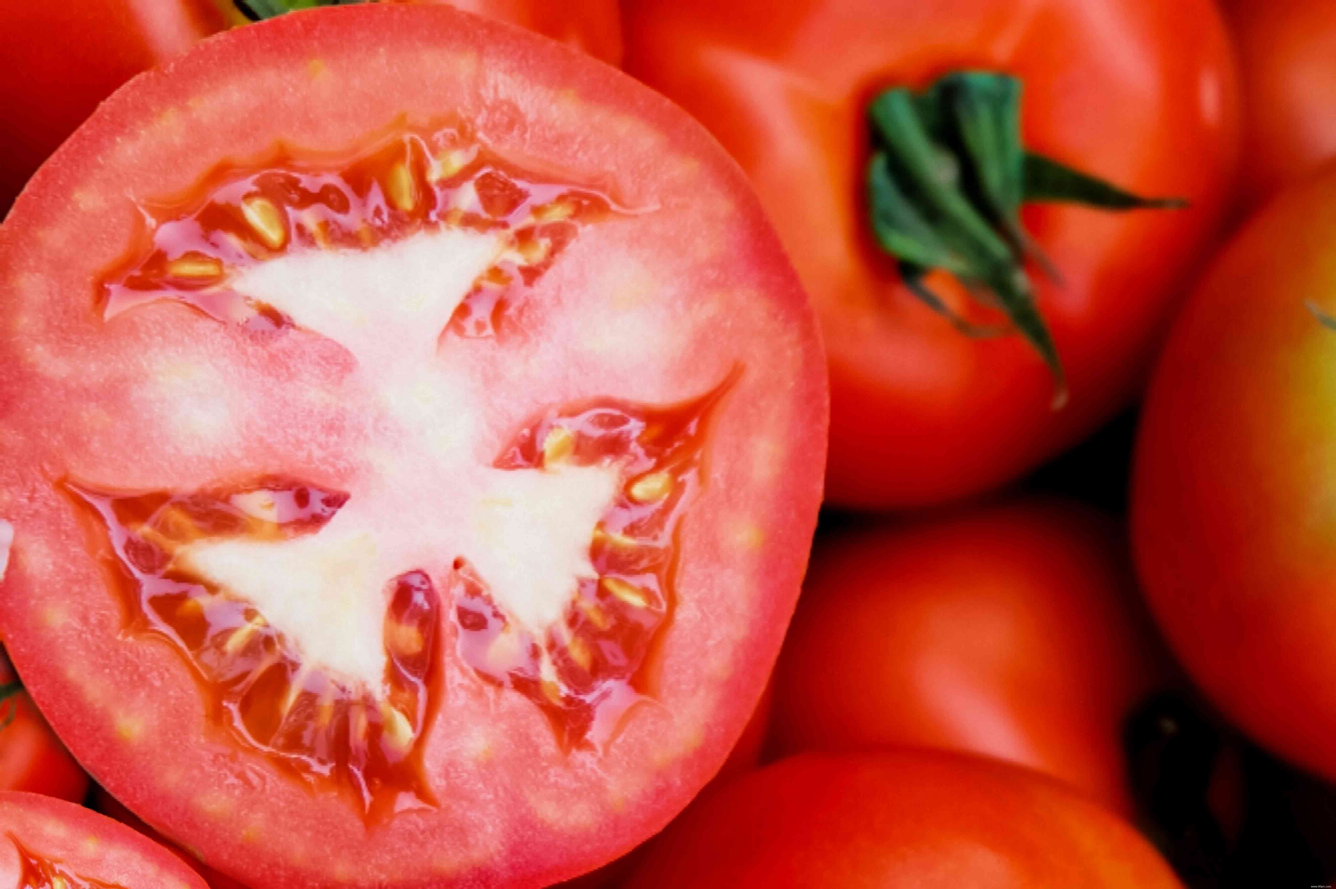 Pourquoi les extrémités de mes tomates restent-elles vertes ? 