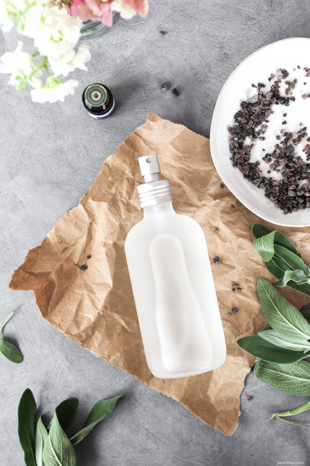 DIY Palo Santo Smudge Spray + 5 autres façons de nettoyer l énergie négative 