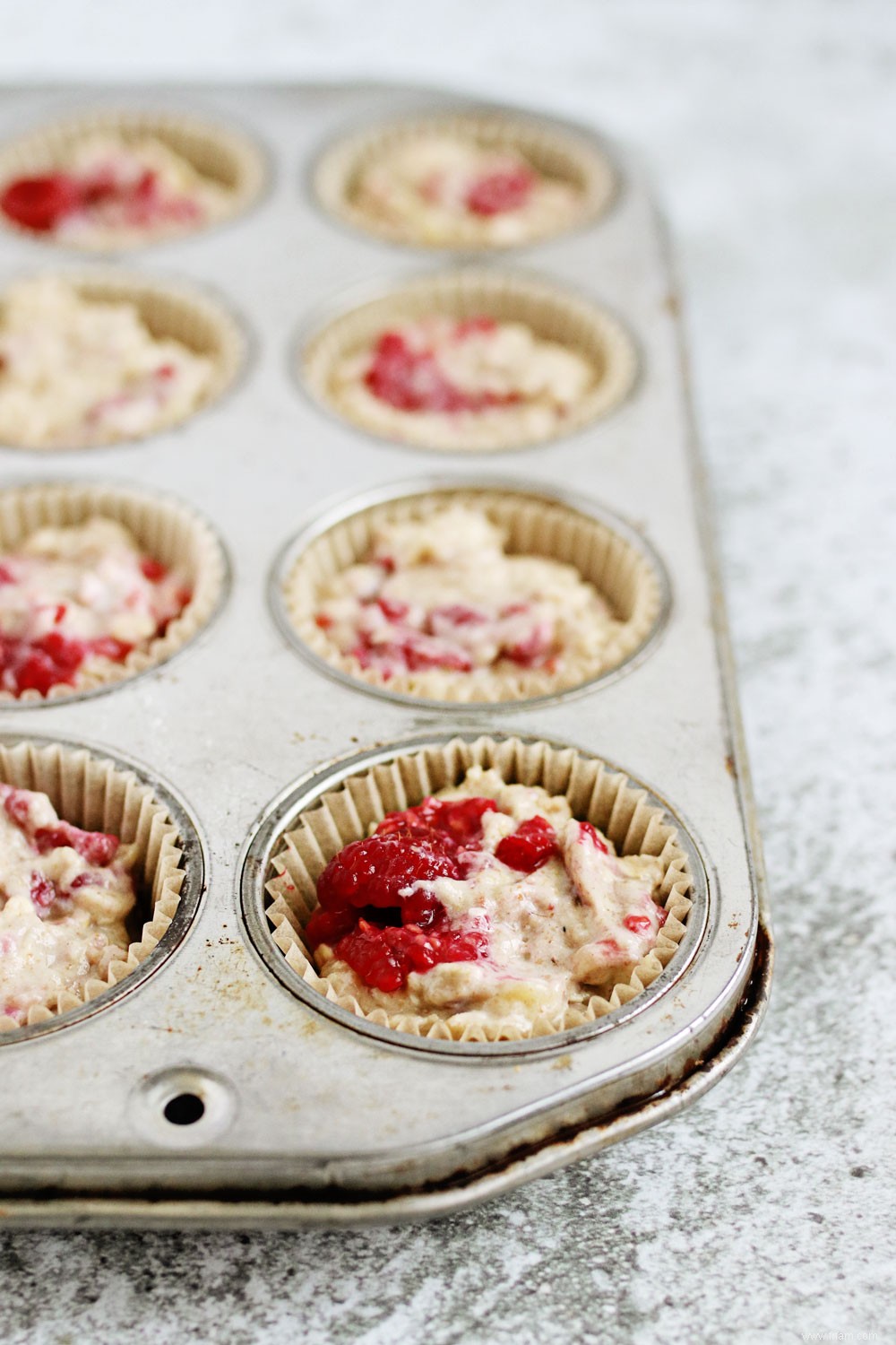 Muffins au chanvre, à l avoine, aux framboises et aux bananes sucrés au miel 