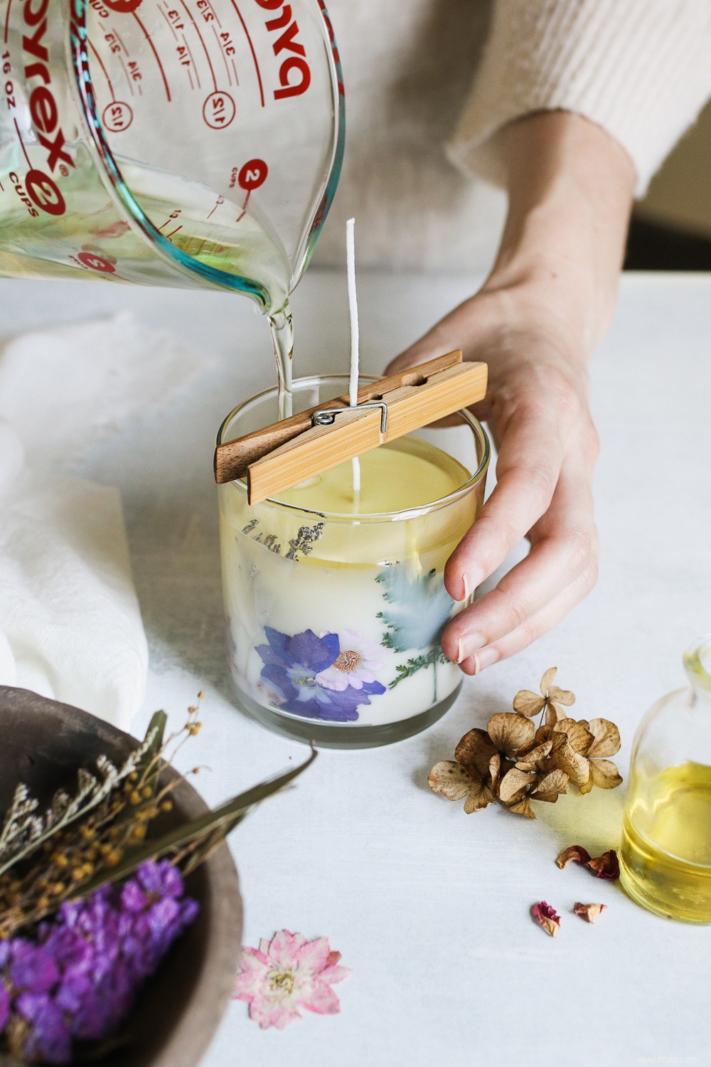 Comment faire des bougies de fleurs séchées 