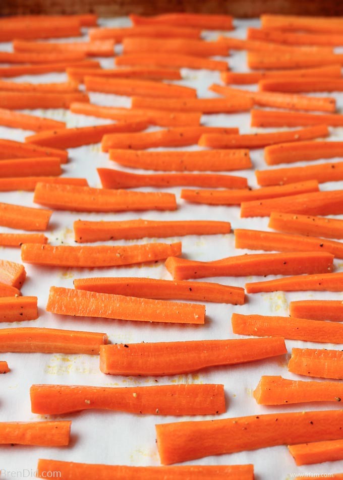 Frites de carottes cuites au four avec trempette sriracha facile 