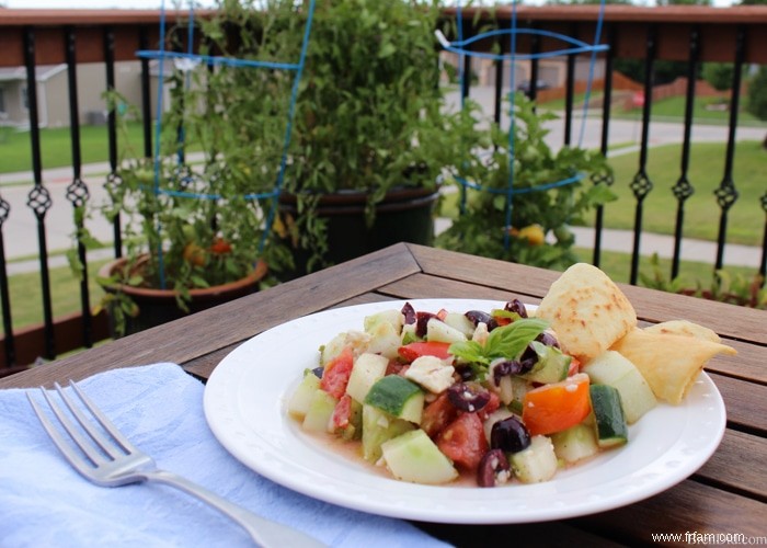 Recette de salade grecque aux tomates vertes fraîches 