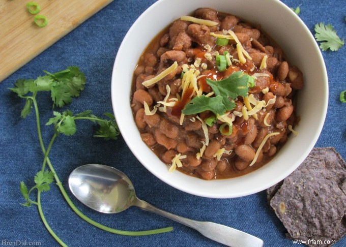 Haricots de style ranch du sud-ouest (recette facile à la mijoteuse) 