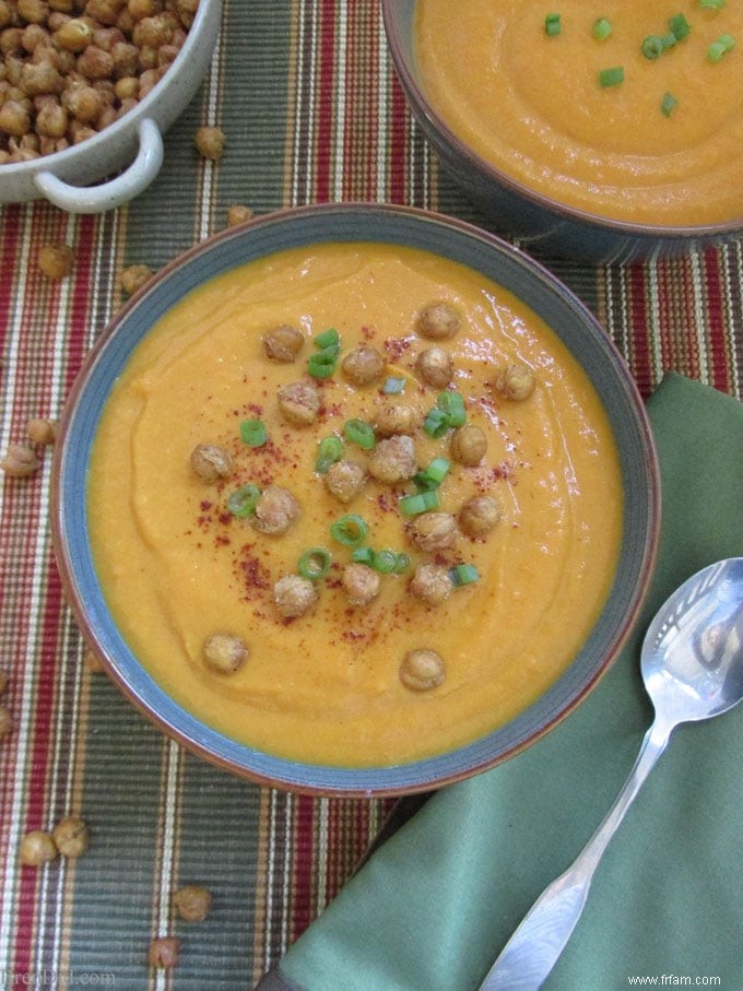 Soupe crémeuse aux patates douces et carottes au gingembre 