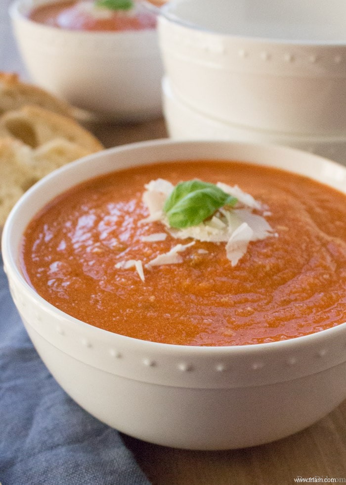 Recette de soupe saine au basilic et au parmesan à la mijoteuse 