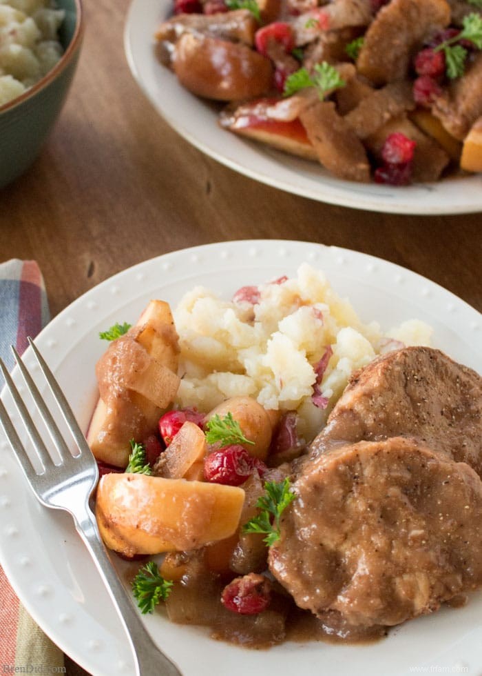 Côtelettes de porc Crock Pot avec canneberges et pommes 