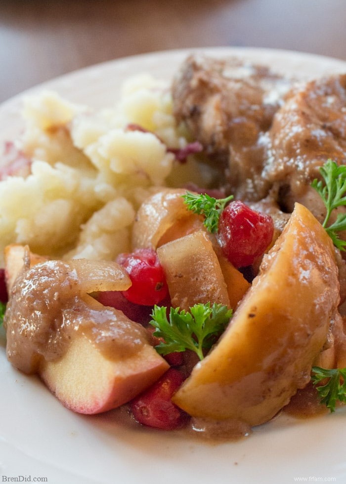 Côtelettes de porc Crock Pot avec canneberges et pommes 