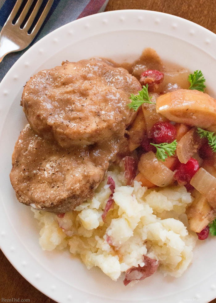 Côtelettes de porc Crock Pot avec canneberges et pommes 