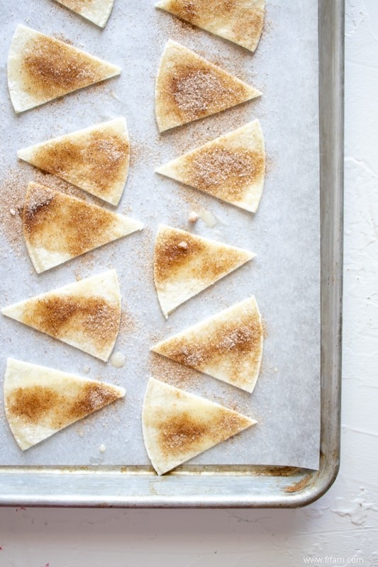 Salsa aux petits fruits et à la menthe avec pépites de sucre à la cannelle 