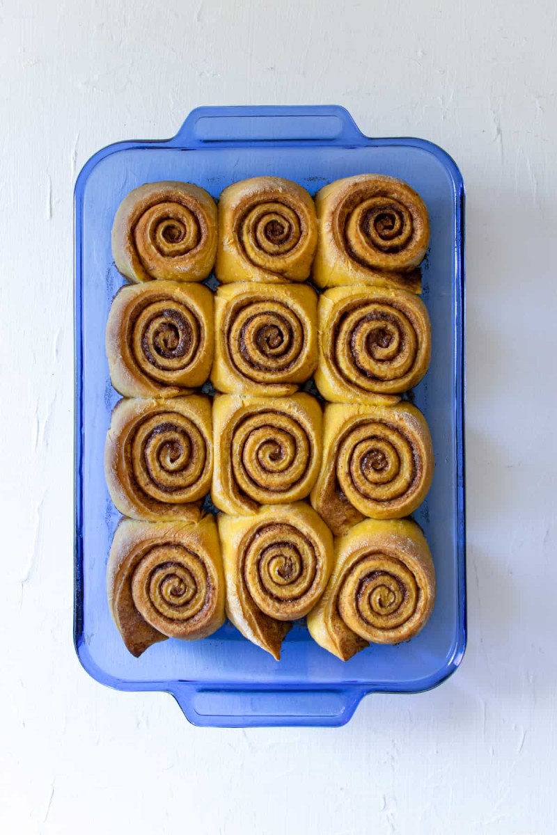 Brioches à la cannelle et à la citrouille pour la nuit 