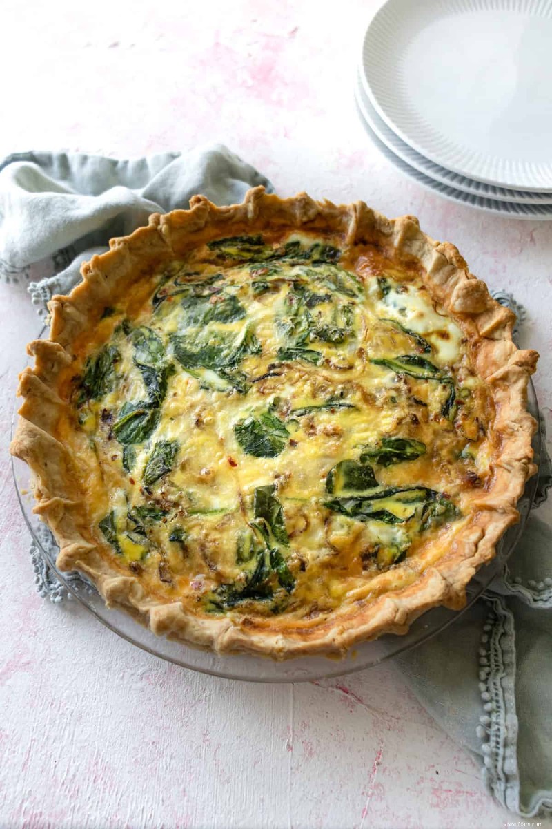 Quiche aux oignons caramélisés et aux épinards 