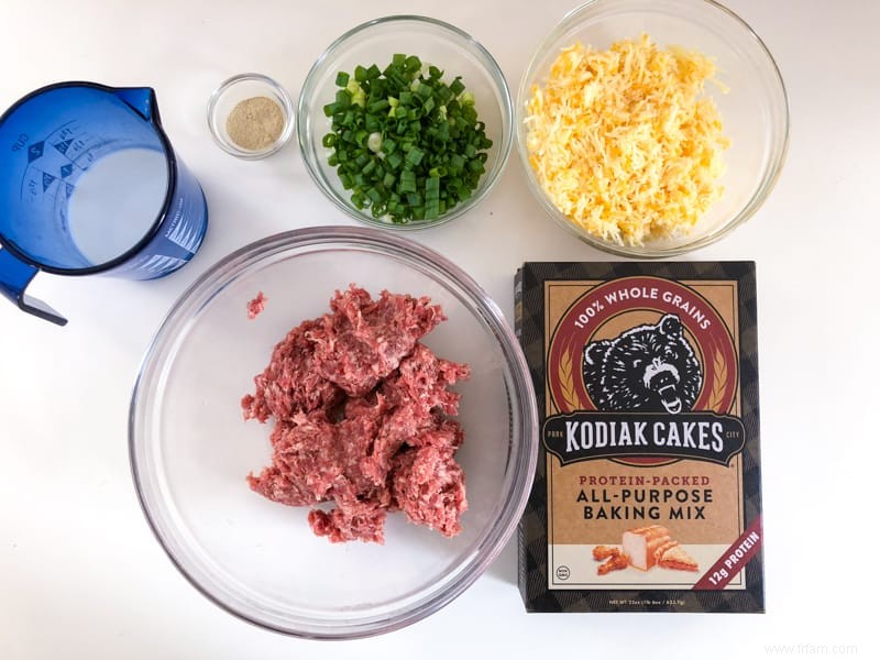 Boulettes de saucisses au fromage et aux oignons verts 