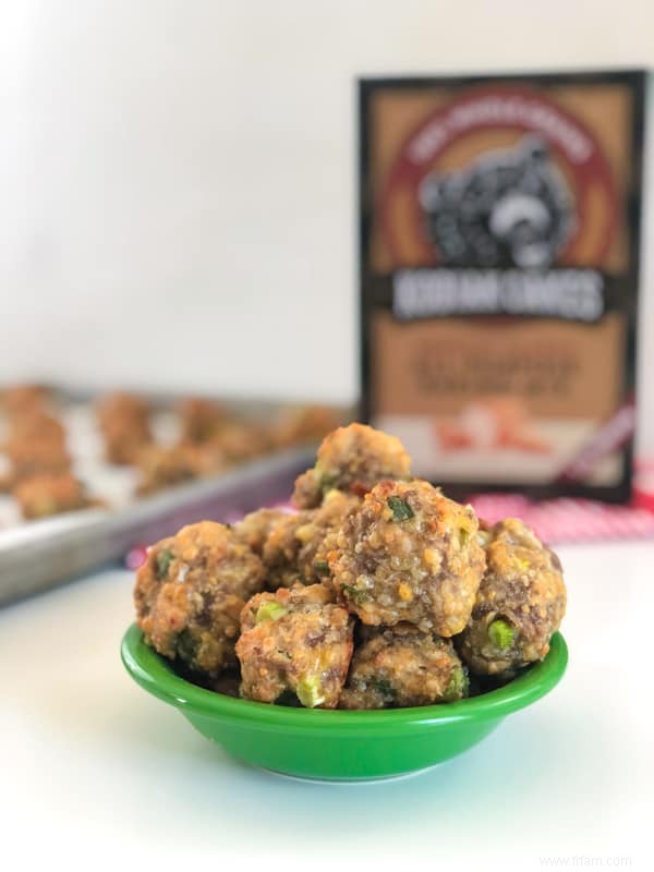 Boulettes de saucisses au fromage et aux oignons verts 