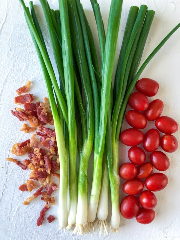 Trempette au fromage à la crème aux tomates et au bacon 