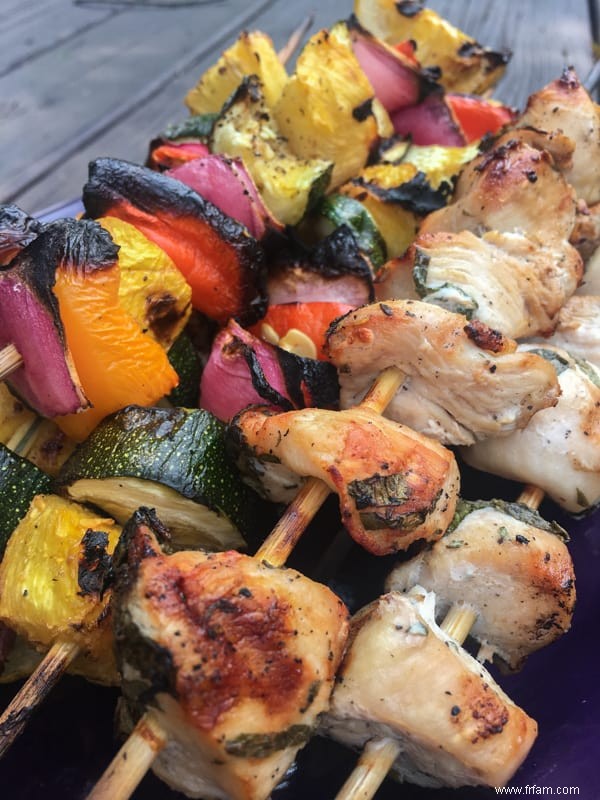 Brochettes de poulet et de légumes 