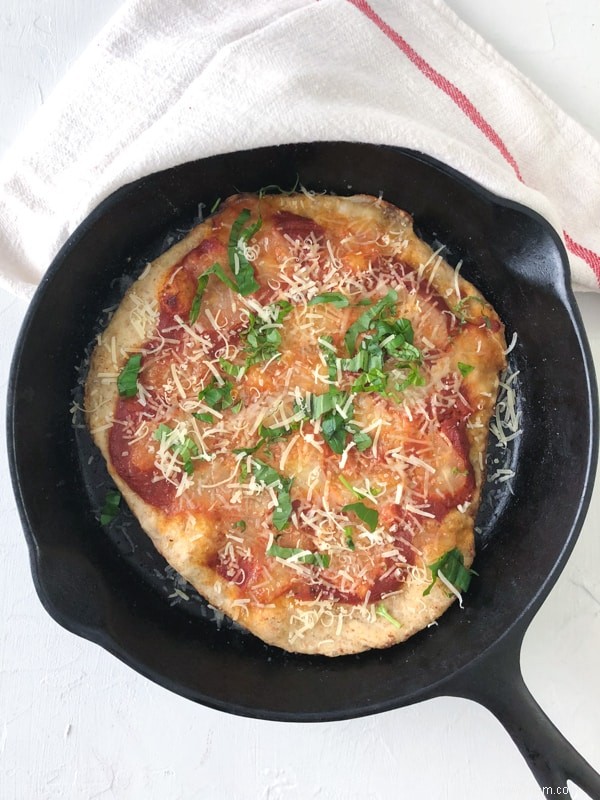 Pizza à la poêle en fonte 