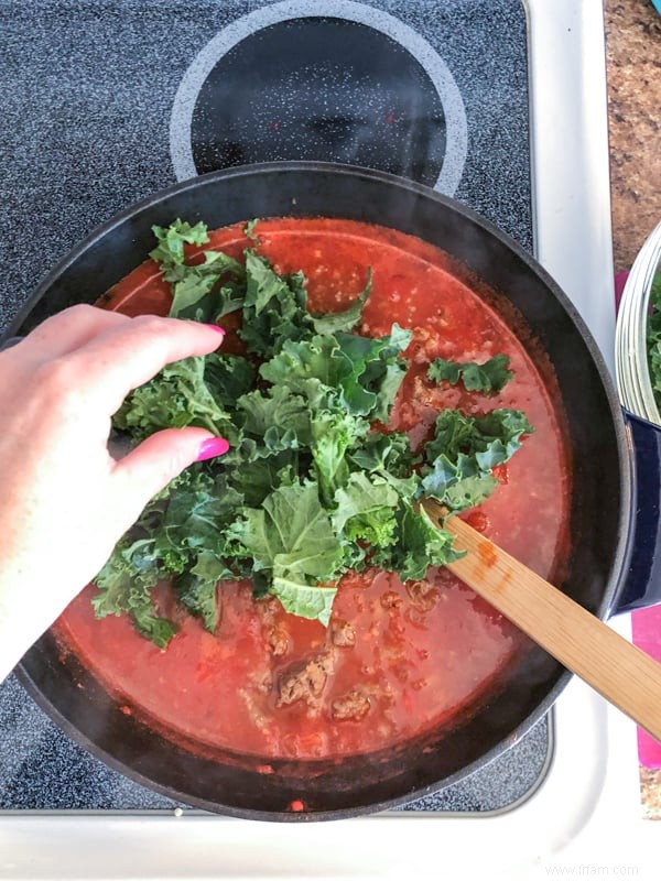 Soupe rustique aux tortellinis avec saucisse italienne et chou frisé 