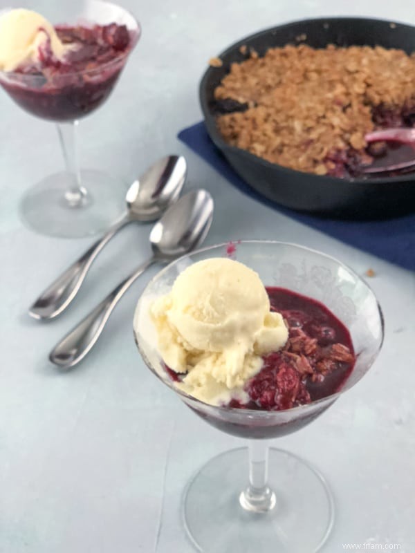 Croustillant au beurre noisette aux trois baies 