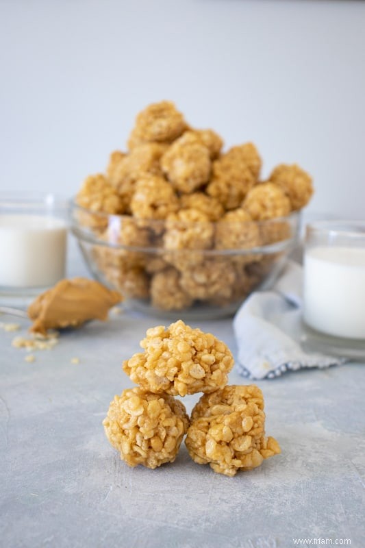 Boulettes de beurre de cacahuète Rice Krispie {sans cuisson} 