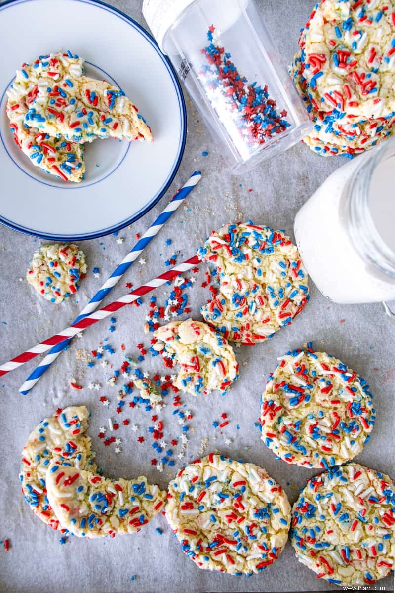 Biscuits à gâteau rouges, blancs et bleus 