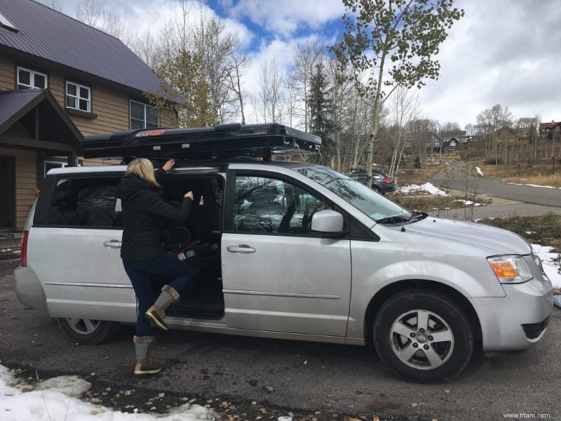 Test de la tente de toit à coque rigide de Roofnest avec une famille de cinq personnes 