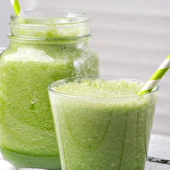 5 recettes de smoothies végétaliens pré-entraînement (rapides et super savoureux) 