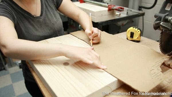 Comment faire un banc en bois à partir de seulement 2 planches 