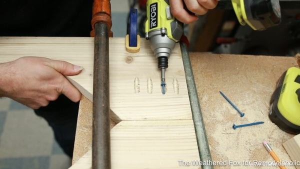 Comment faire un banc en bois à partir de seulement 2 planches 