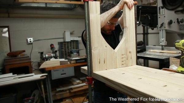 Comment faire un banc en bois à partir de seulement 2 planches 