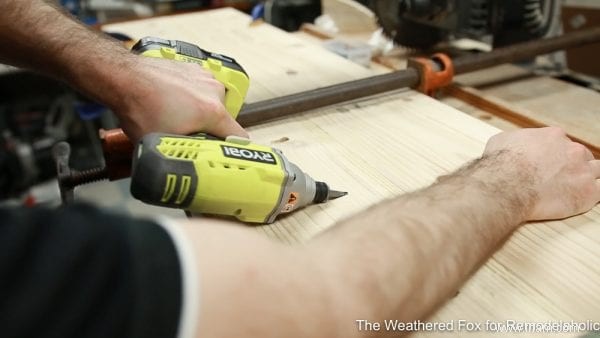 Comment faire un banc en bois à partir de seulement 2 planches 