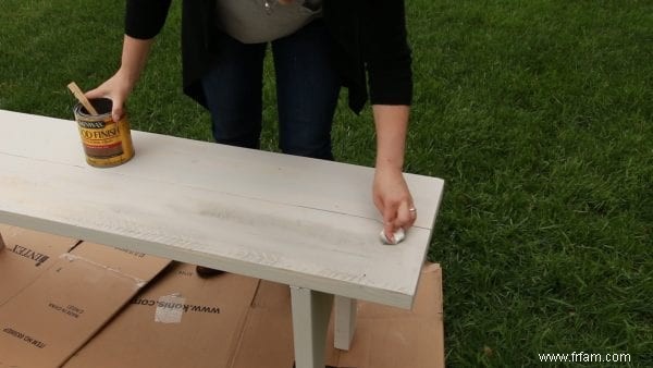 Comment faire un banc en bois à partir de seulement 2 planches 