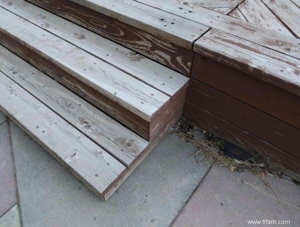 Comment revernir et restaurer une terrasse en bois 