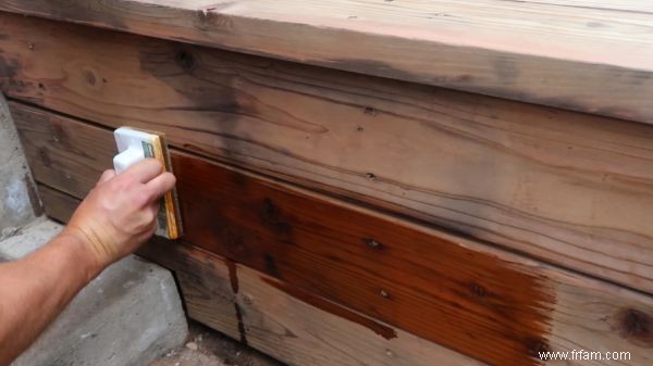 Comment revernir et restaurer une terrasse en bois 