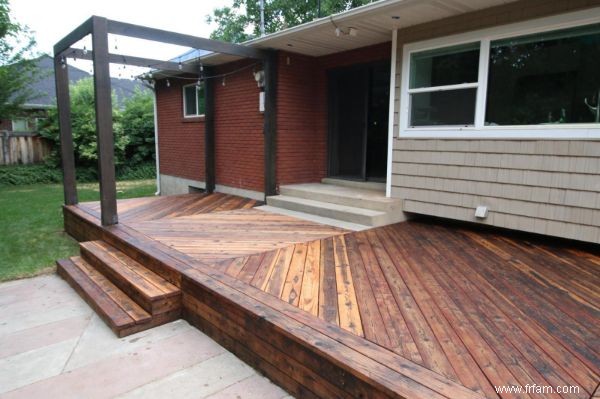 Comment revernir et restaurer une terrasse en bois 