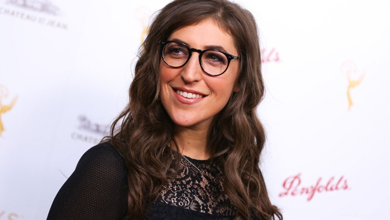 Mayim Bialik :nouveau livre, premier baiser, plans après « The Big Bang Theory » 