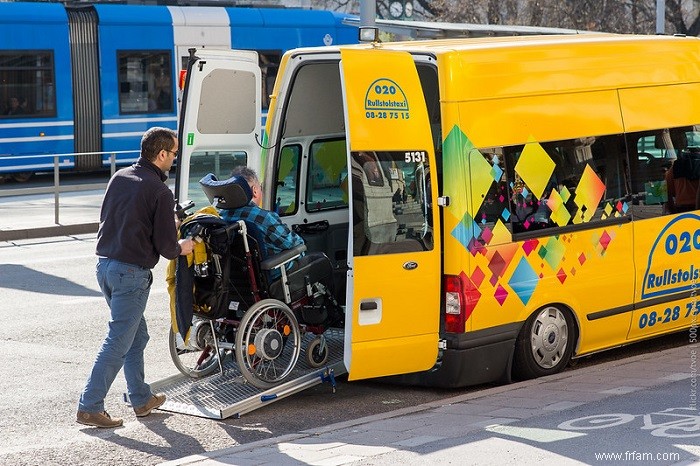 Comment faciliter les déplacements des personnes handicapées, prendre un taxi ou faire du covoiturage 