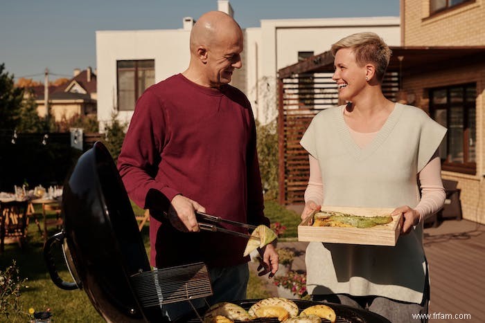 Comment organiser le barbecue ultime dans la cour cet été 