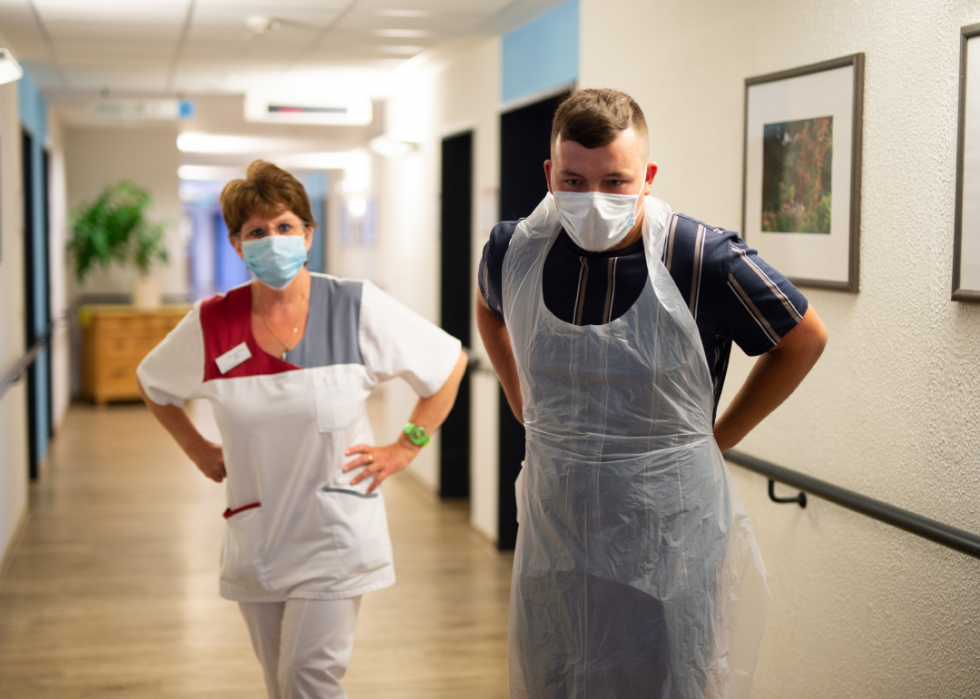 Les plus grandes épidémies de COVID-19 dans les foyers de soins infirmiers dans tous les États 