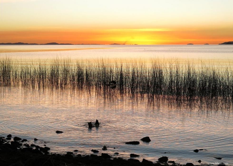 Couchers de soleil magnifiques de 50 destinations du monde entier 