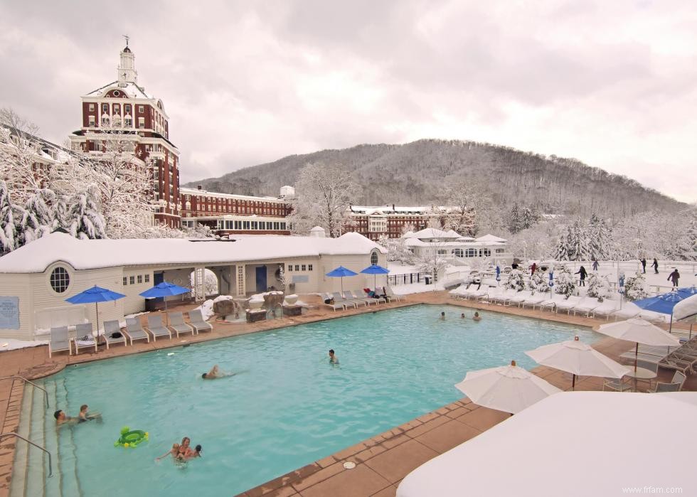 11 piscines extérieures chauffées parfaites pour les escapades hivernales 