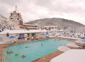 11 piscines extérieures chauffées parfaites pour les escapades hivernales 