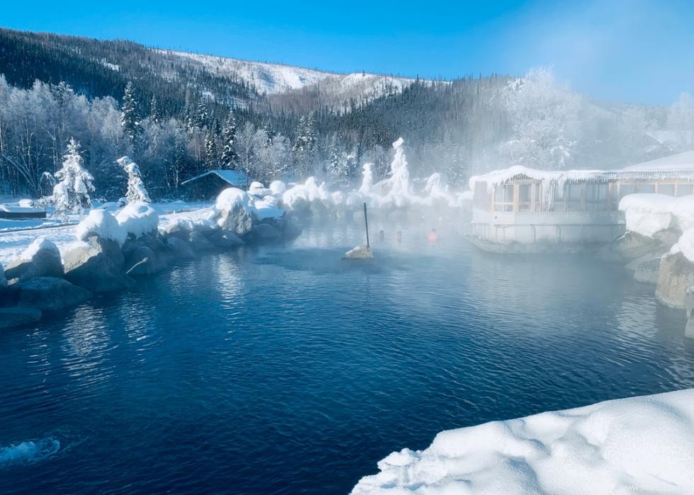 11 piscines extérieures chauffées parfaites pour les escapades hivernales 