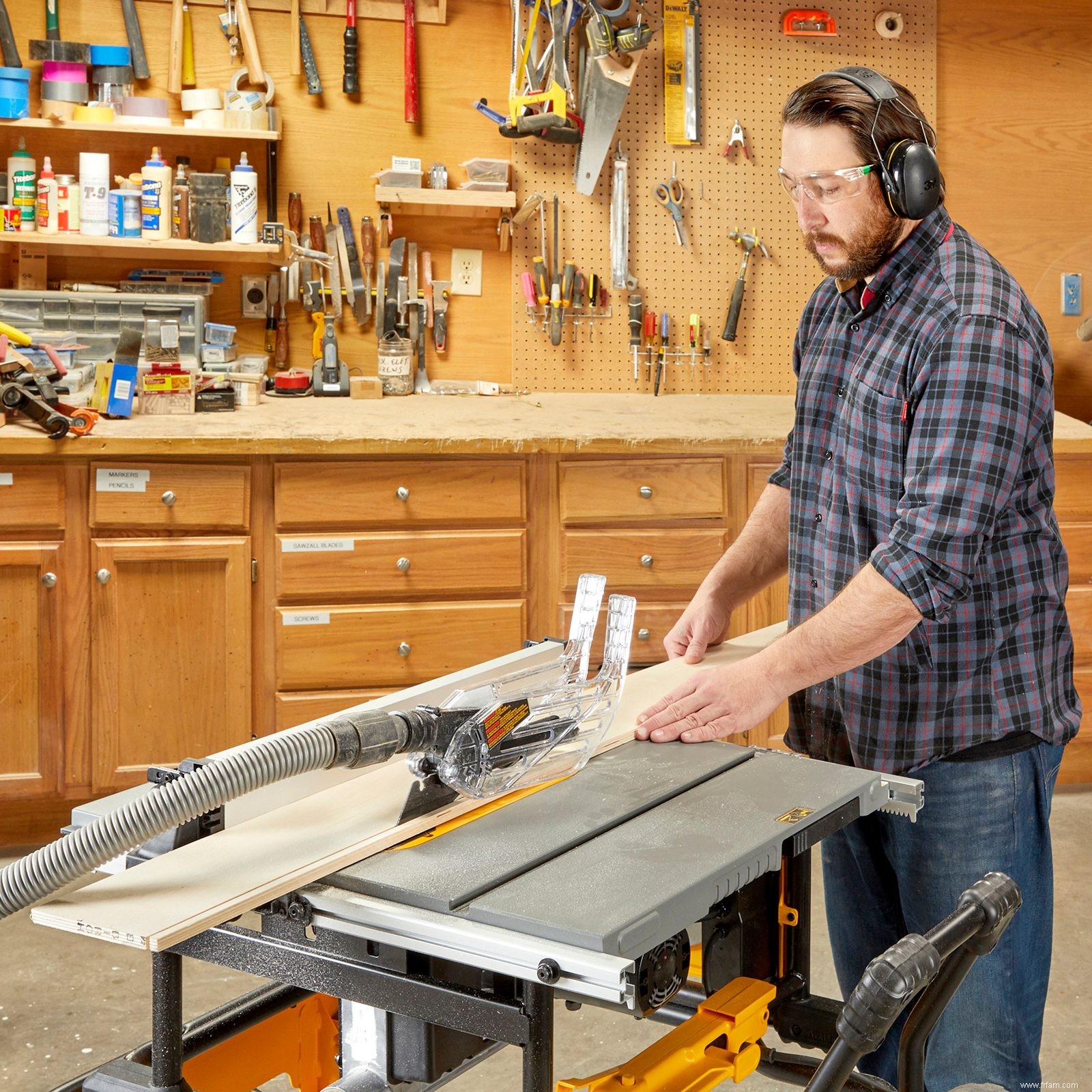 Approuvé par un bricoleur familial :Scie à table DeWalt pour chantier 