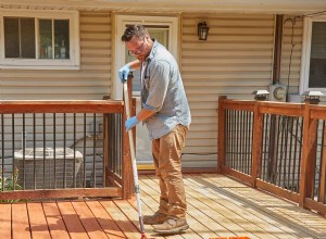 Comment revernir une terrasse avec une teinture pour terrasse à base d acrylique 