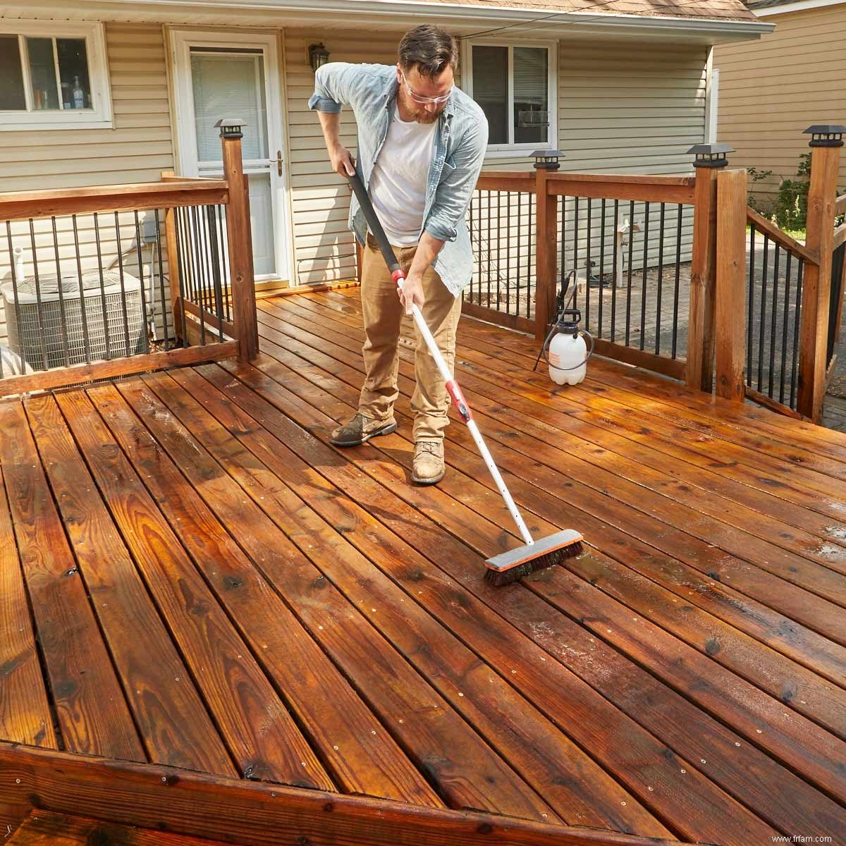 Comment revernir une terrasse avec une teinture pour terrasse à base d acrylique 