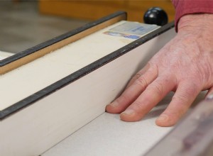 Comment couper un matériau mince sur une scie circulaire à table 